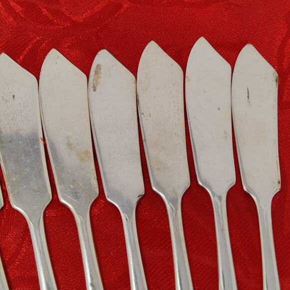 11X WM Rogers Silverplate Flat Butter Spreader Knife Cocktail Forks Pickwick - Picture 6 of 13